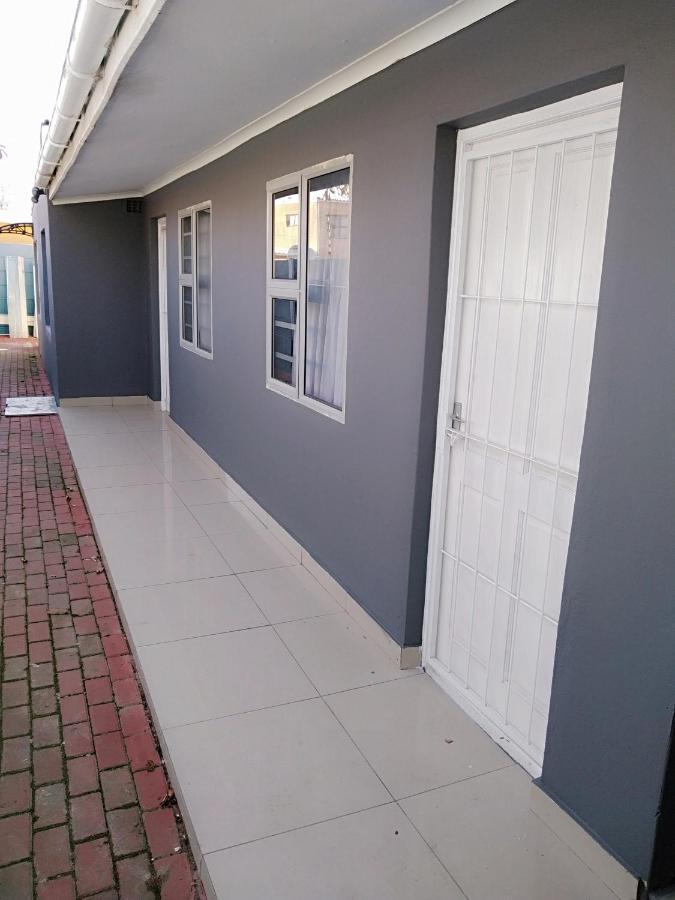 Guest house 52 On Skool