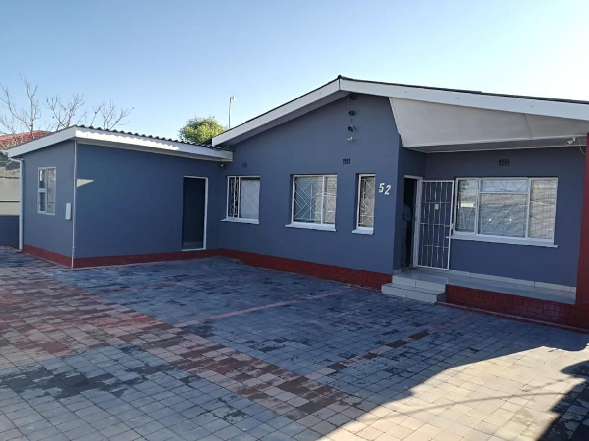 Guest house 52 On Skool