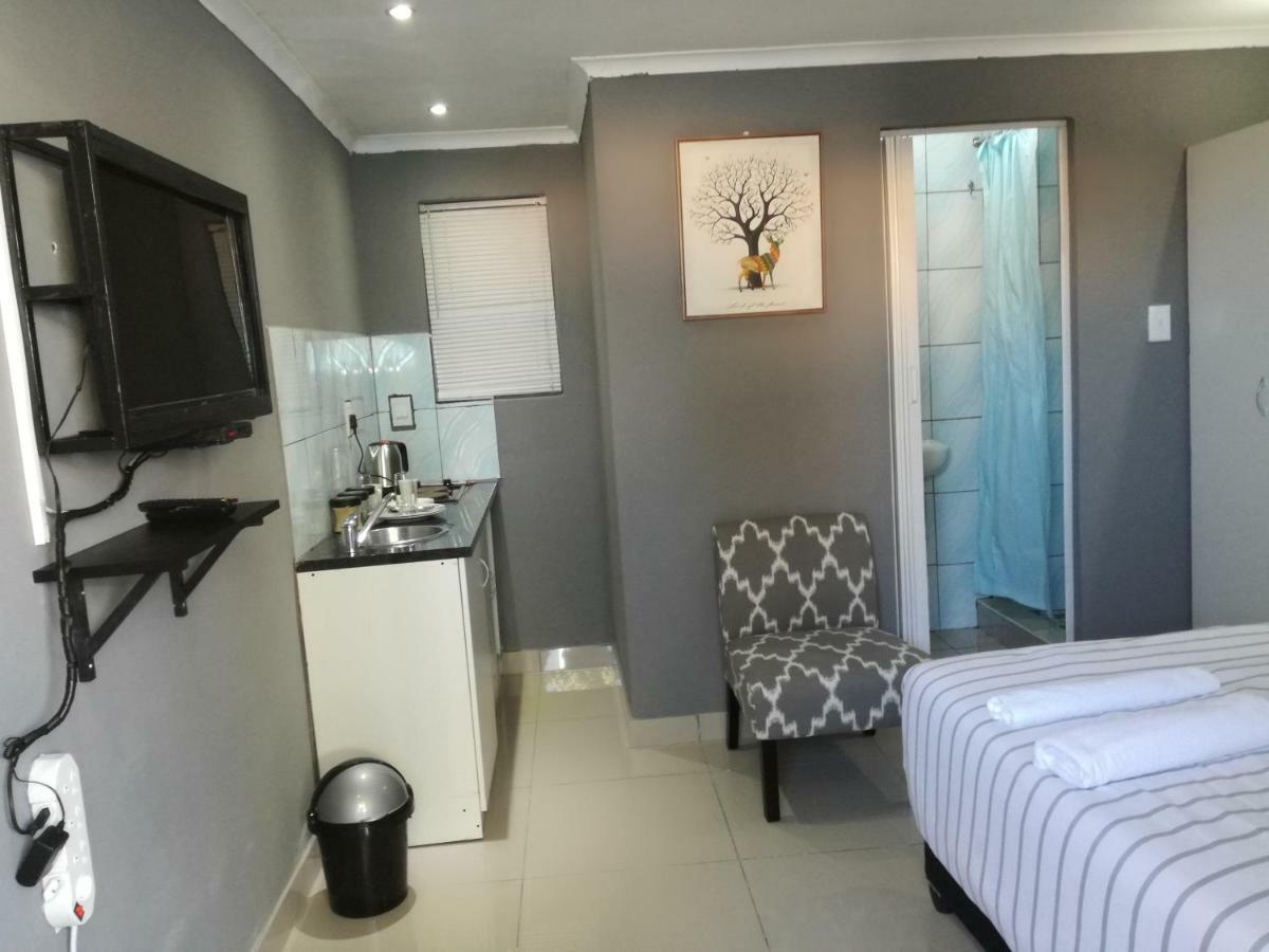 Guest house 52 On Skool *